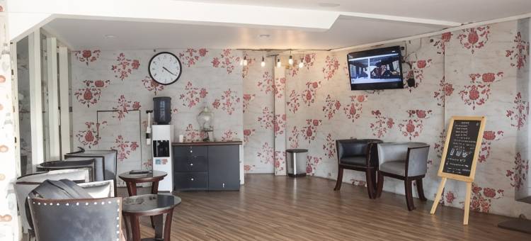 红多兹酒店-近泗水丹戎佩拉克2号港(RedDoorz Near Pelabuhan Tanjung Perak 2 Surabaya)图片