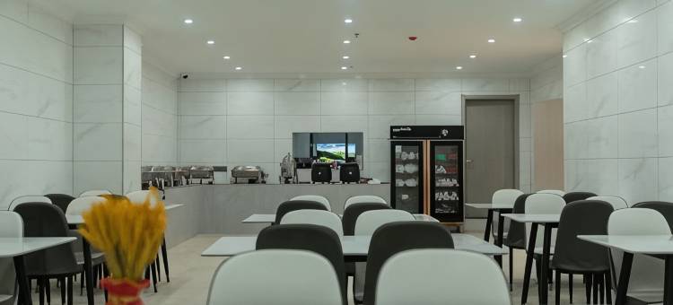 转角智能客房酒店(惠来西溪客运站店)图片