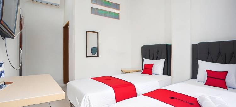OYO 3929 8安高马斯酒店(RedDoorz at Jalan Bangau Palembang)图片