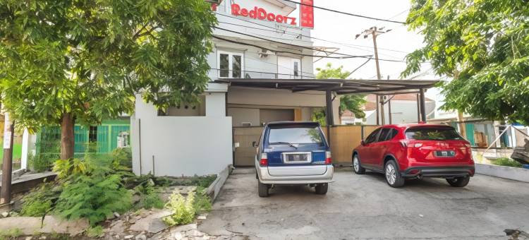 红多兹酒店-近威达曼陀罗大学(RedDoorz Near Widya Mandala University)图片