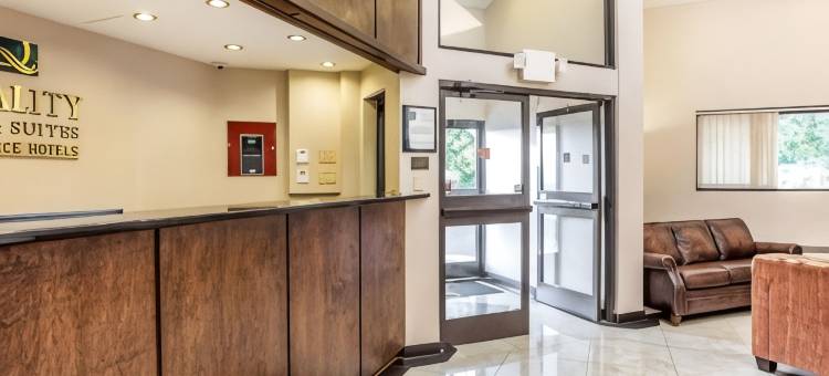 竞技场品质套房假日酒店(Quality Inn & Suites Coliseum)图片