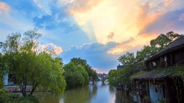 蘇州+烏鎮+杭州2日1晚跟團遊·高標純玩團+住烏鎮古鎮+拙政園+夜遊烏鎮西柵 +登雷峯塔觀西湖+爸媽放心遊 