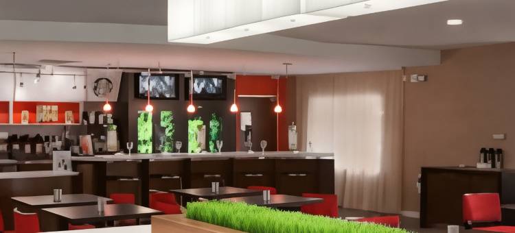 沃尔蒙茅斯海滨企业公园万怡酒店(Courtyard Wall at Monmouth Shores Corporate Park)图片