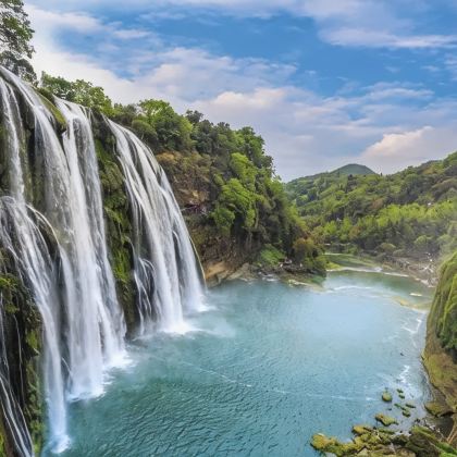 安顺+黄果树景区+万峰林景区+万峰湖+峰林布依景区+马岭河峡谷景区+野玉海山地旅游度假区+百里杜鹃风景区+织金洞+织金大峡谷5日4晚拼小团