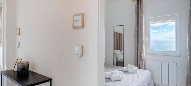 Terra | 2-Bedroom with Shared Kitchen & Balcony – Seafront Location图片