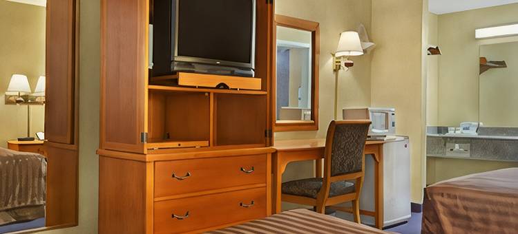 东 I-10 近佛斯特银行中心凯艺酒店(Quality Inn I-10 East Near Frost Bank Center)图片