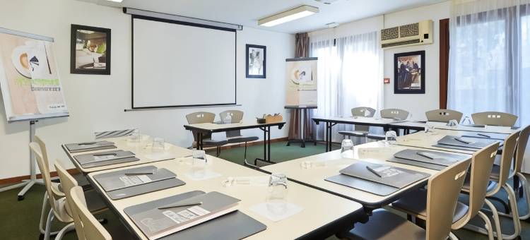 康铂自然 - 普罗旺斯地区艾克斯梅鲁伊(Campanile Nature - Aix En Provence Meyreuil)图片