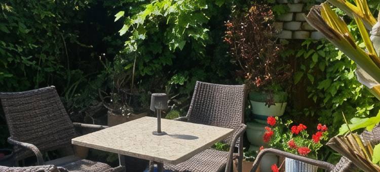 Bradstone Garden Retreat with Own Entrance图片