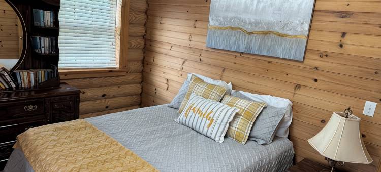 基勒湖畔-5卧室温馨木屋，适合惬意度假(Welcoming log cabin on Keeler Lake - 5 bedrooms for a cozy getaway)图片