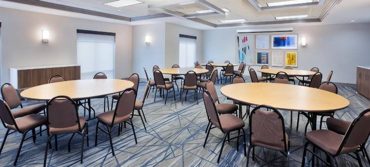 米尔瓦基西北公园广场智选假日套房酒店(Holiday Inn Express & Suites MILWAUKEE NW – PARK PLACE by IHG)图片