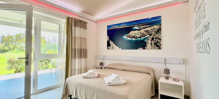 靠近斯廷蒂诺的带游泳池酒店(Hotel with swimming pool near Stintino)图片