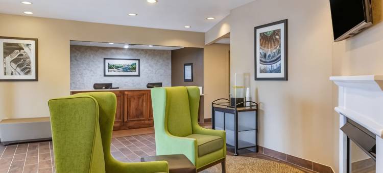 迪卡尔布舒适酒店-毗邻大学(Comfort Inn DeKalb - Adjacent the University)图片