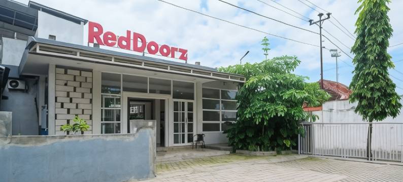 红多兹酒店-近布洛拉克里多索诺体育场(Reddoorz Near Stadion Kridosono Blora)图片