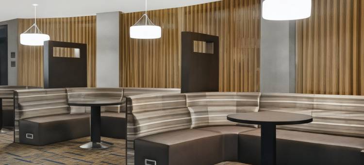 长岛/法明代尔共和国机场万怡酒店(Courtyard Republic Airport Long Island/Farmingdale)图片