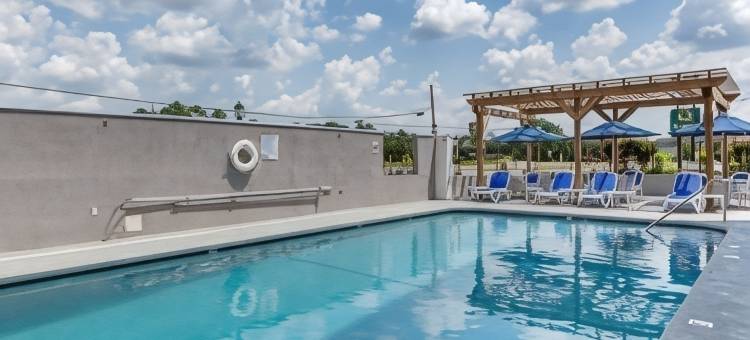 品质酒店及套房春湖 - 费耶特维尔近自由堡(Quality Inn & Suites Spring Lake - Fayetteville Near Fort Liberty)图片