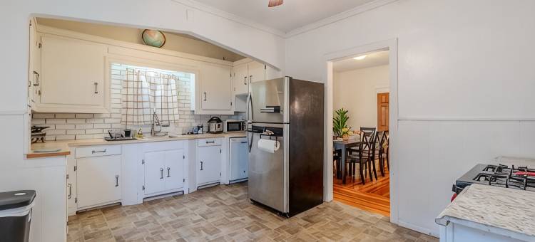 Cozy 4BR Home by Tufts w/ Subway Access to Downtown, MIT, Harvard + Free Parking图片