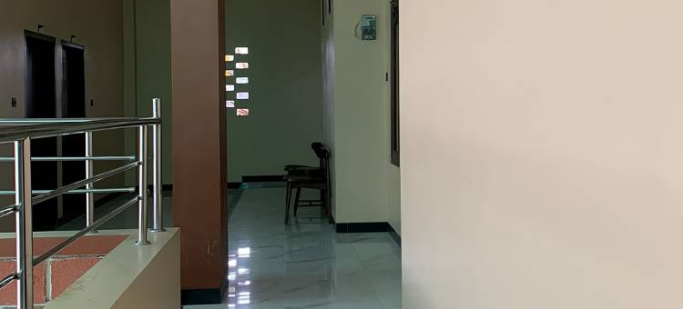 红多兹伊斯兰酒店-近帕蒂新邦利马(RedDoorz Syariah Near Kawasan Simpang Lima Pati)图片