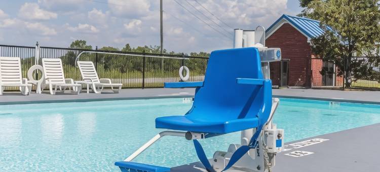 卡莱拉I-65出口231号凯艺酒店(Quality Inn Calera I-65 Exit 231)图片