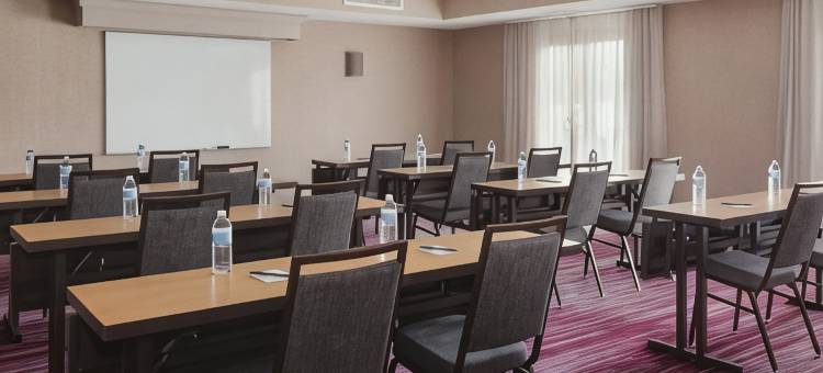 费城威洛格罗夫万怡酒店(Courtyard Philadelphia Willow Grove)图片