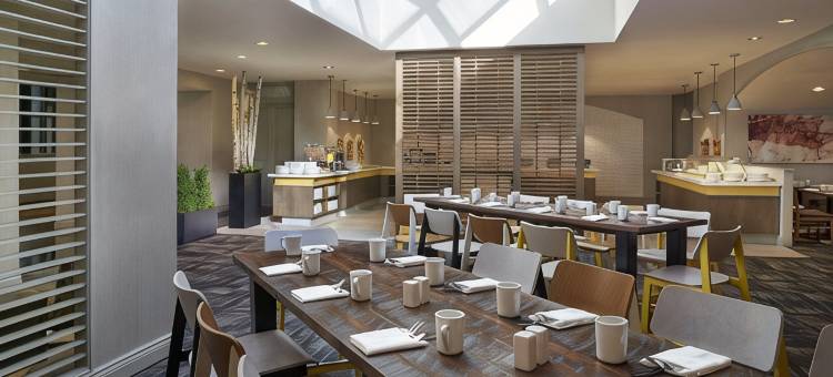 多伦多机场希尔顿逸林酒店(Doubletree by Hilton Toronto Airport)图片