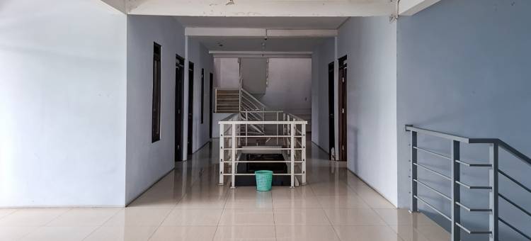 RedDoorz Near Tugu Kartasura 2图片