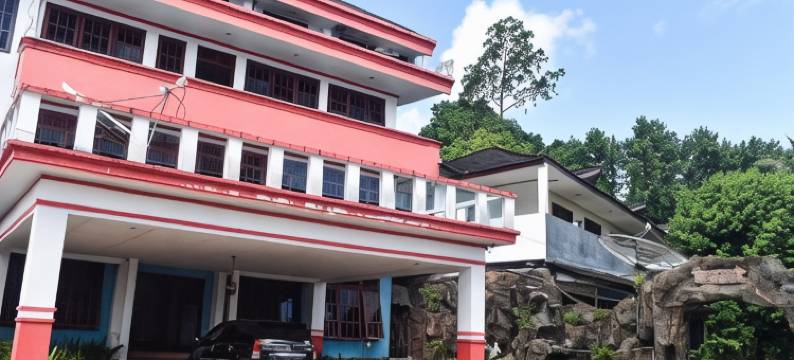 红多兹Plus酒店@蒂尔塔肯卡那酒店(RedDoorz Plus @ Tirta Kencana Hotel)图片