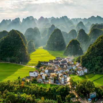 贵州织金洞+乌蒙大草原+兴义万峰林景区+马岭河峡谷景区+黄果树景区7日6晚私家团