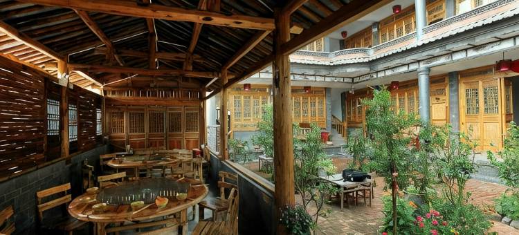 鸡足山民家庭院民宿图片