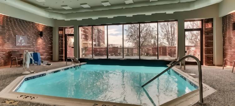 波普勒布拉夫德鲁里套房酒店(Drury Inn & Suites Poplar Bluff)图片