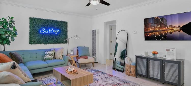 雅致四卧室度假屋，配有停车位, 游戏设施 & 火盆(Chic 4Br Rental w/ Parking, Games & Fire Pit)图片