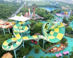 Suzhou parks kick off all-night splash parties