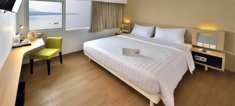 万鸦老瑞兹臻选梅加玛斯酒店(Whiz Prime Hotel Megamas Manado)图片