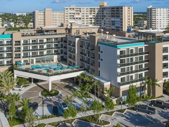 帕诺滩码头希尔顿惠庭套房酒店