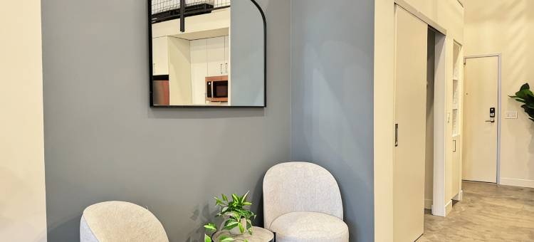 Studio-style loft with Garage door only 6 miles from Disney!图片
