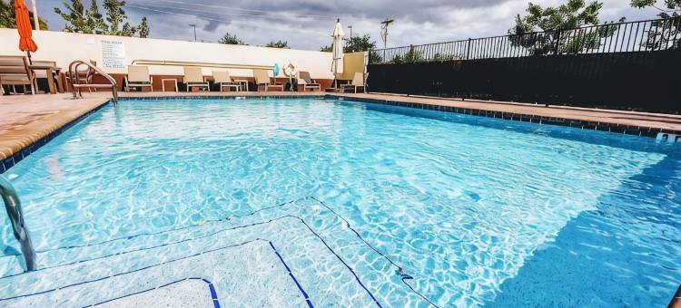 珊瑚角西南区中心顶层套房2(Penthouse Suite 2 in the heart of SW Cape Coral)图片