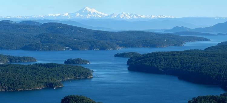 Chef's Kitchen, Salish Sea View, EV Charger: This is The Cottage on Cedar Street图片