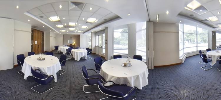 Holiday Inn 贝辛斯托克(Holiday Inn BASINGSTOKE by IHG)图片