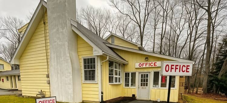 怀特港乡村广场套房旅馆(Country Place Inn and Suites White Haven)图片