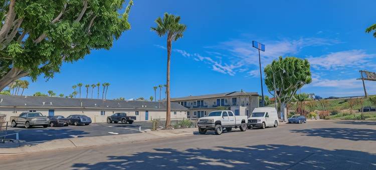 加利福尼亚塔斯廷 - 橘郡 6 号汽车旅馆(Motel 6 Tustin, CA – Orange County)图片