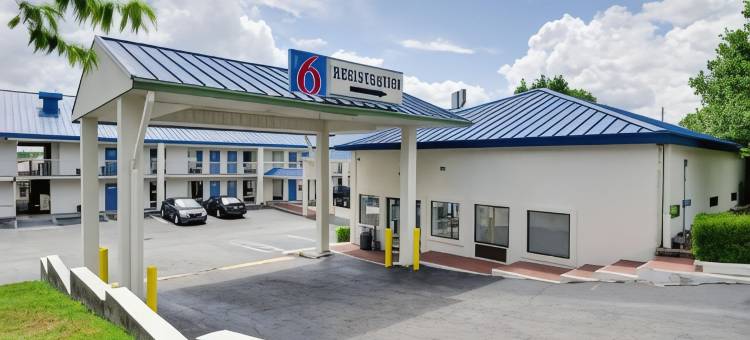 亚特兰大钱布利塔克6号汽车旅馆(Motel 6 Atlanta, GA)图片