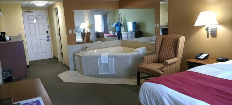 克林顿呗盟套房酒店(Baymont by Wyndham Clinton)图片