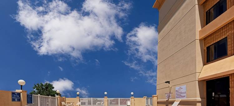 埃尔帕索西巴特利特拉昆塔温德姆套房酒店(La Quinta Inn & Suites by Wyndham El Paso West Bartlett)图片