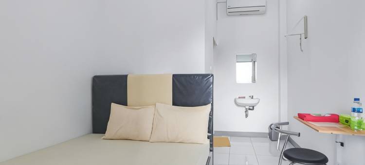 怀卡布巴克米特拉谢金娜寄宿家庭旅馆及咖啡馆 RedDoorz(Shekinah Homestay & Cafe Waikabubak RedPartner)图片