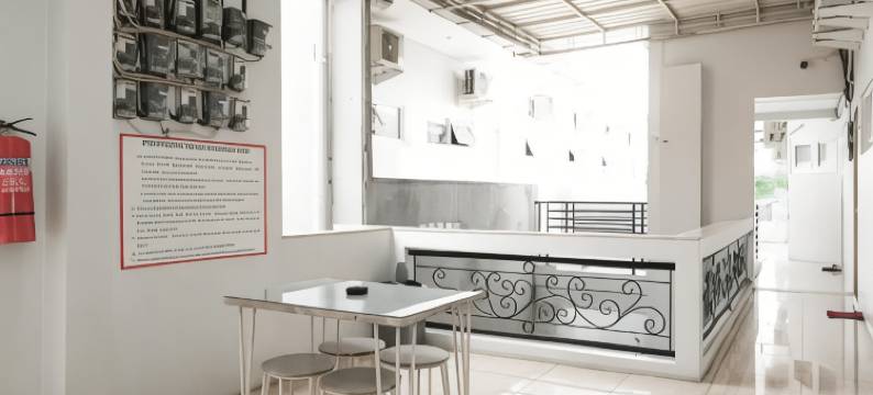 红多兹酒店-近泗水西普拉高尔夫球场(RedDoorz Near Ciputra Golf Surabaya)图片