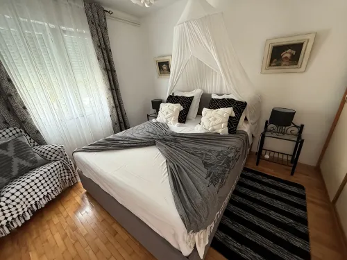 2-Bedroom Apartment, Living Room, and Private Terrace, with Free Parking As Well. - 2 Sao