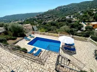 AMAZING VILLA with, chimney, heating, private swimming pool & great views. - 泳池
