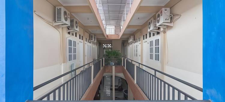 红多兹伊斯兰酒店-近巴图安帕巴士站2号(RedDoorz Syariah Near Terminal Batu Ampar 2)图片