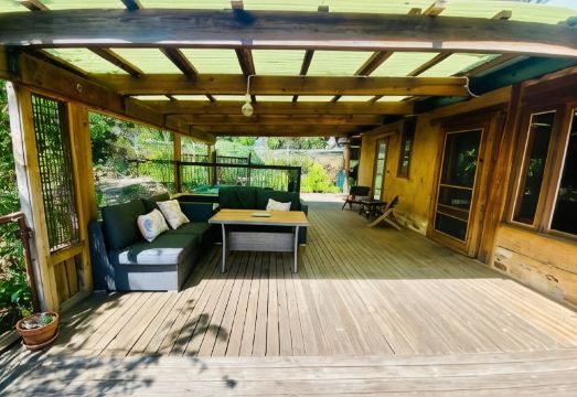 Sutton Spring Art Retreats Hotel Overview