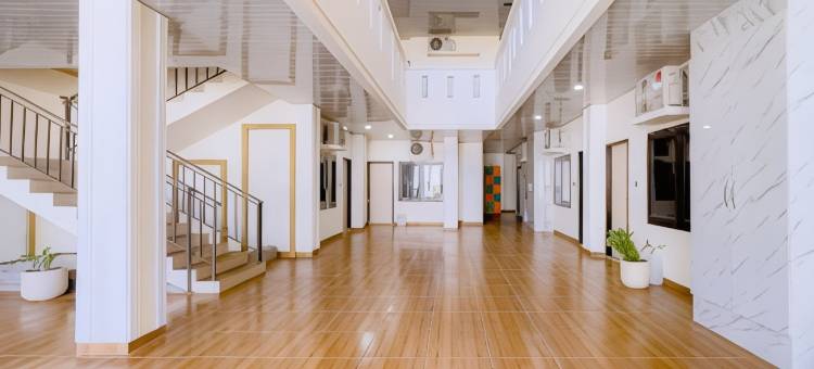 RedDoorz Plus at GNG Hotel El Tari Airport Kupang图片