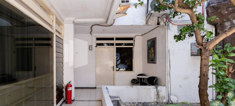 杜库古邦红色伙伴住宅旅馆(Dukuh Kupang Residence Mitra RedDoorz)图片